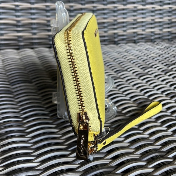 Michael Kors Jet Set Travel Large Travel CONTINENTAL 
Sunshine - Picture 2 of 16